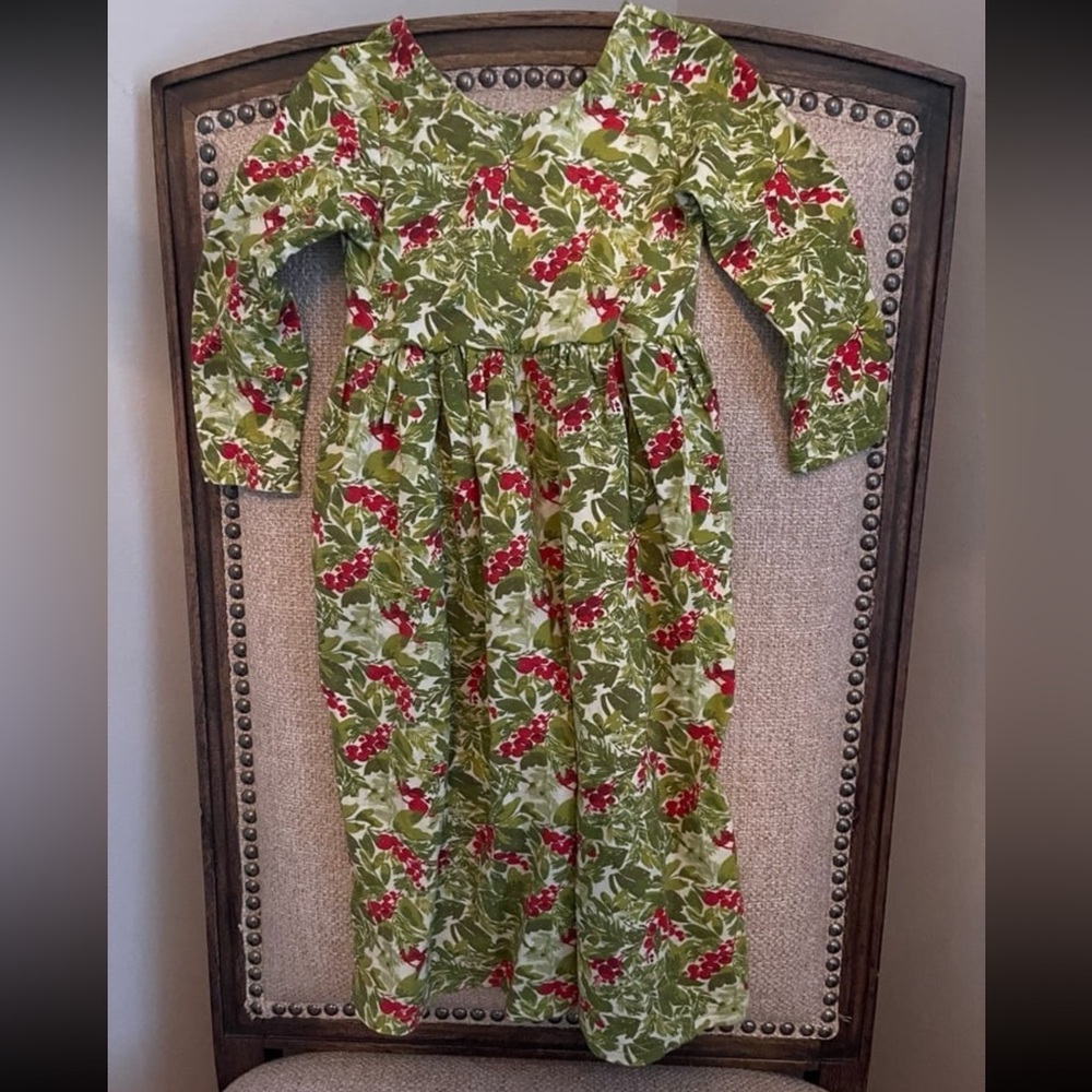 SweetHoney Christmas leggy romper in holly berry print new nwt 2T
